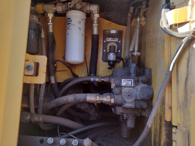 2002-deere-700h-lt-image-32