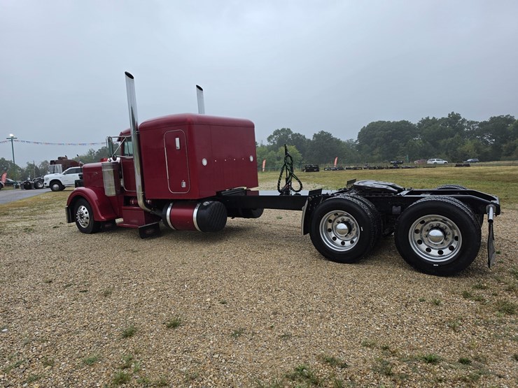 1996-peterbilt-379-image-10