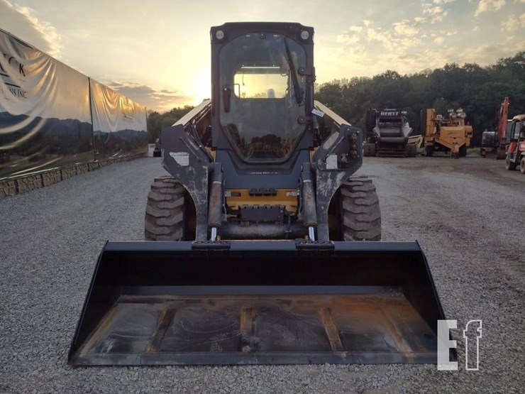 2019-deere-332g-image-2