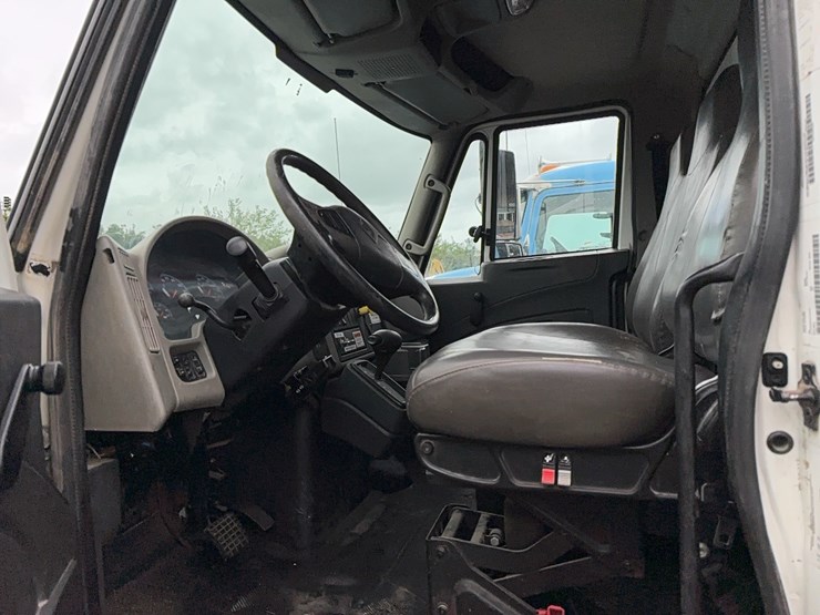 2016-international-durastar-4300-image-11
