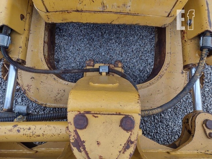 2006-caterpillar-d5n-xl-image-27