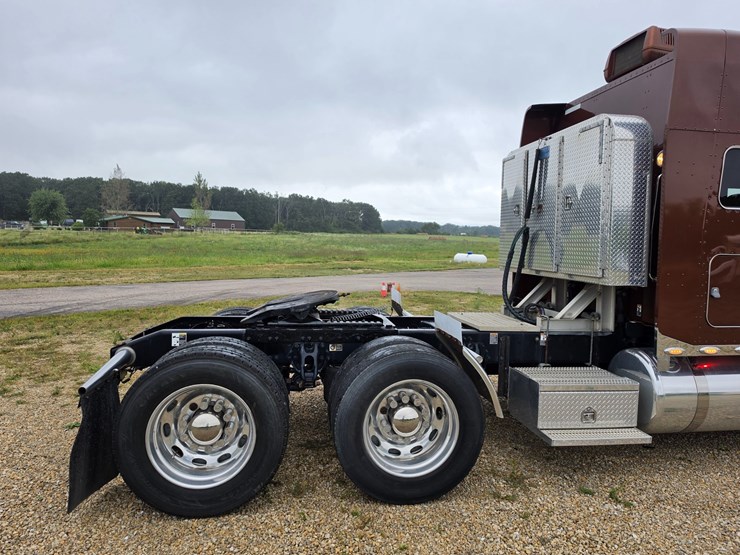 2018-peterbilt-389-image-88