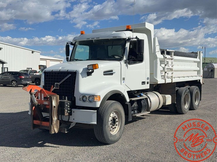 2016-volvo-vhd64f200-image-2
