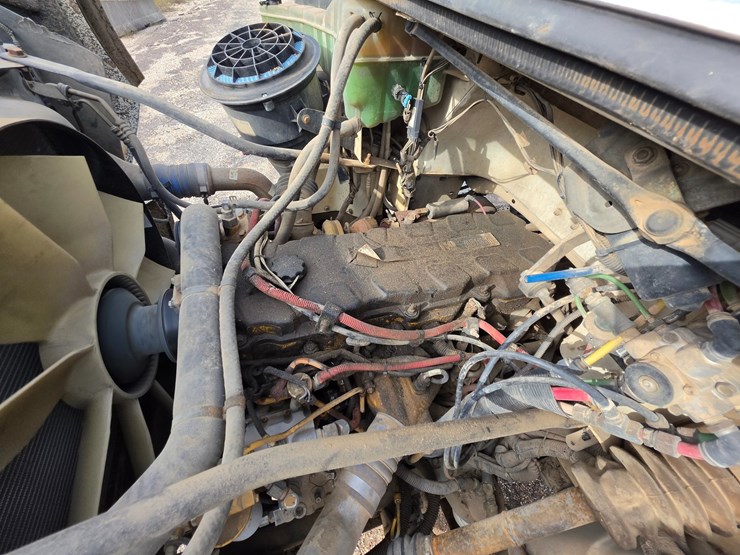 2007-freightliner-m2-106-image-55
