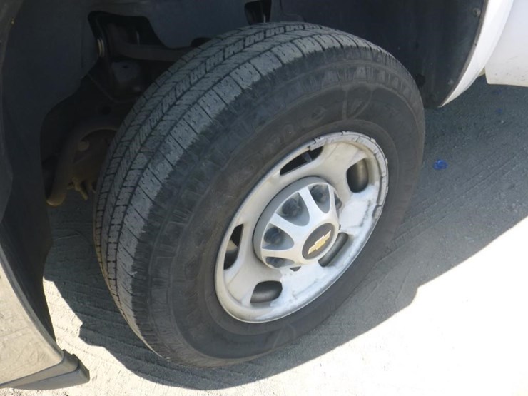 2014-chevrolet-2500-image-13