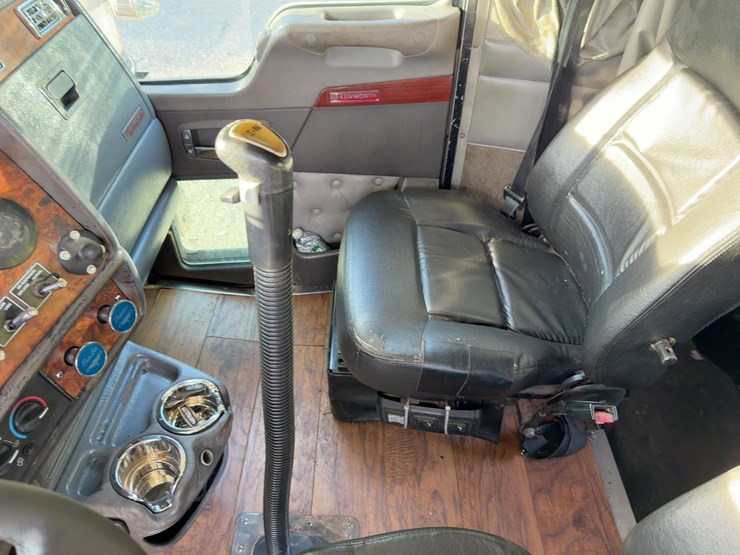 2002-kenworth-w900-image-28