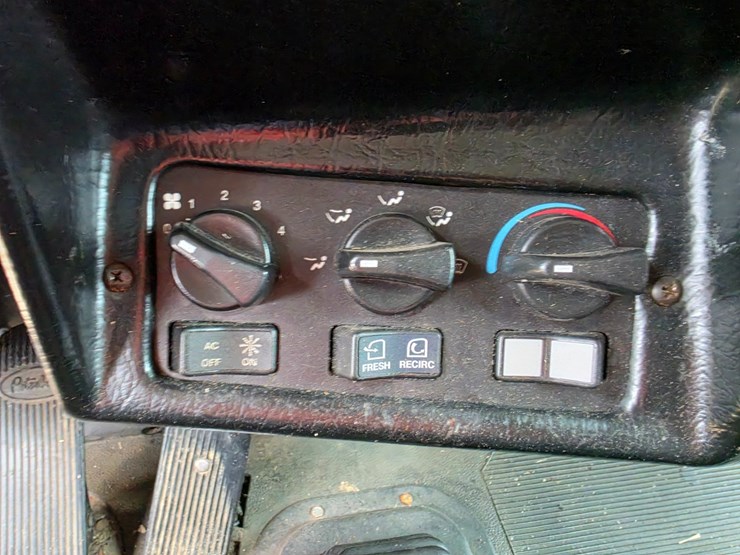 1996-peterbilt-379-image-63