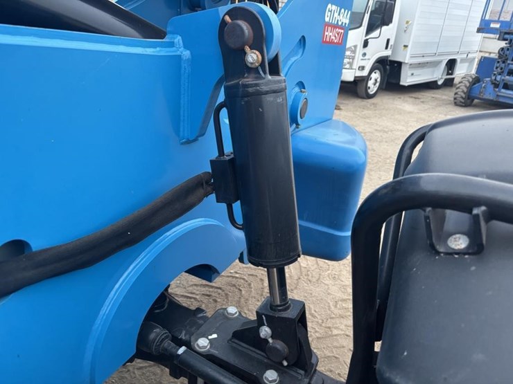 2020-genie-gth844-image-23