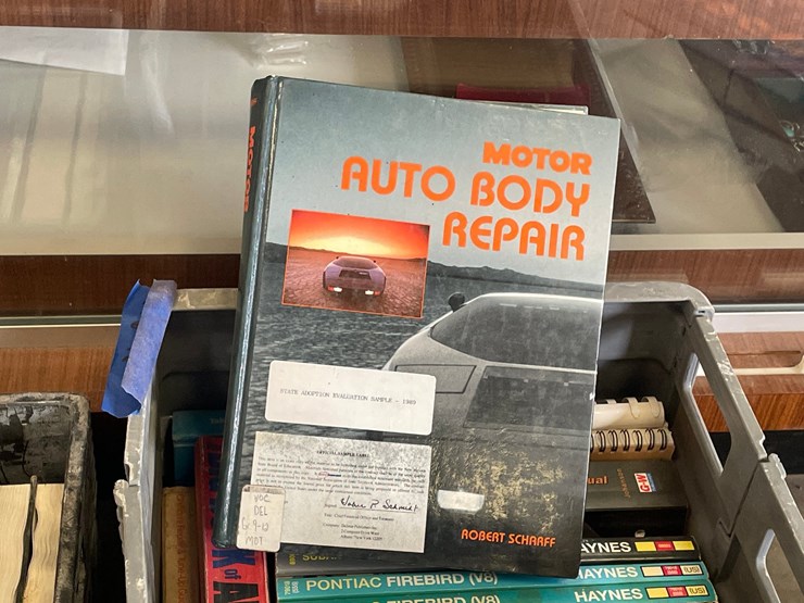 #1061-•-car,-textbooks,-shop-manuals-(on-site-in-las-cruces,-nm)-image-23