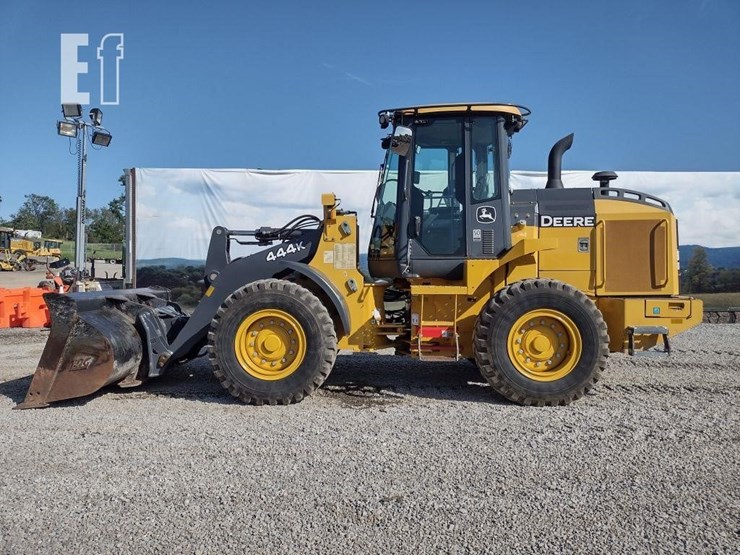 2019-deere-444k-image-1