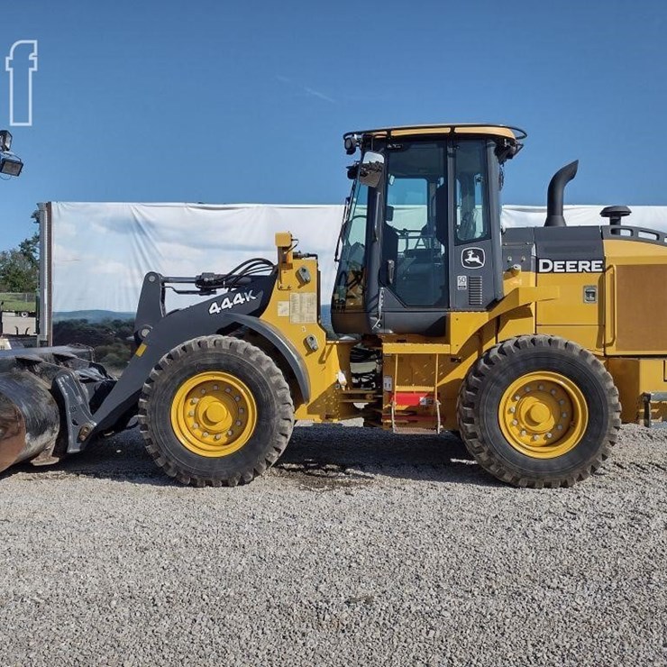 2019 DEERE 444K