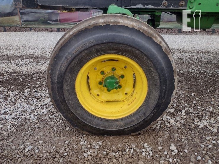 john-deere-2520-image-17