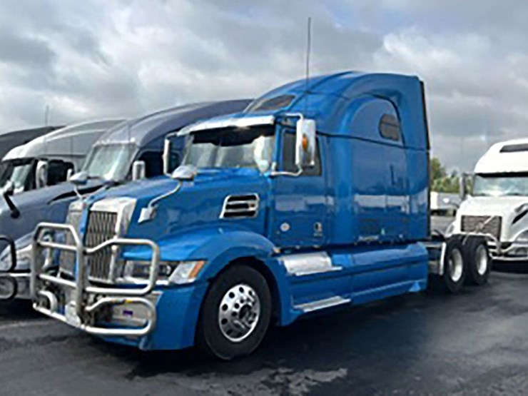 2022-western-star-5700xe-image-1