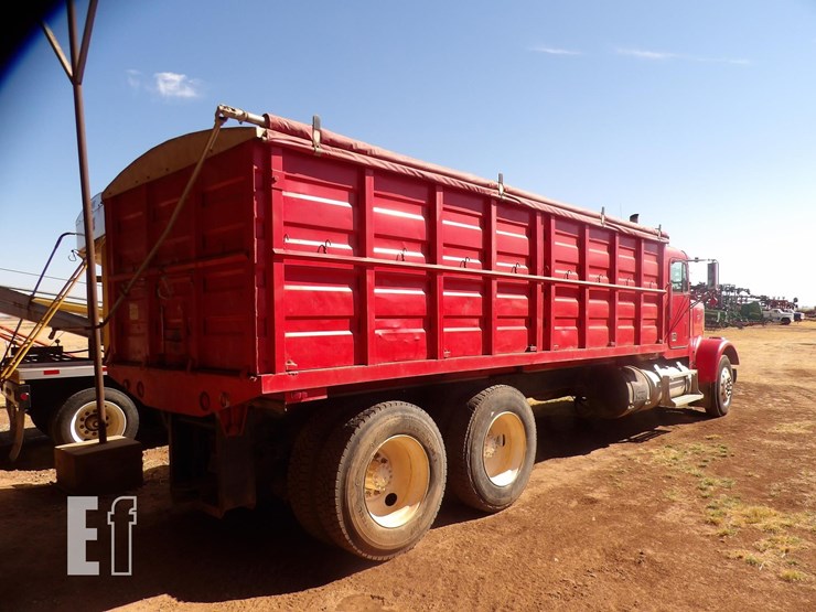 1984-freightliner-flc120-image-4