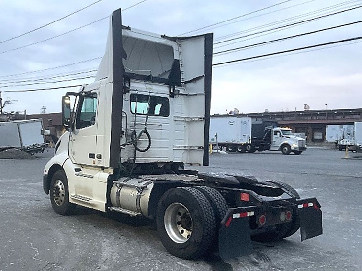 2019-volvo-vnr300-image-2