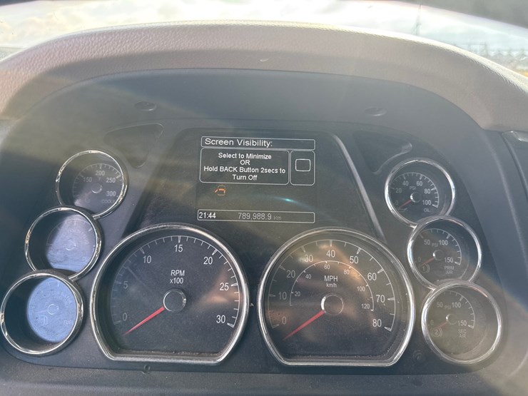 2019-peterbilt-579-image-54