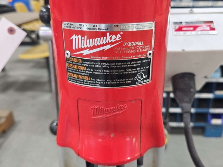 milwaukee-dymodrill-heavy-duty-diamond-core-concrete-drill-rig-motor,-drills-2-10'',-with-4-bits,-110-plug-in,-adjustable-height,-image-3