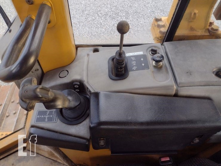 2006-caterpillar-d5n-xl-image-8