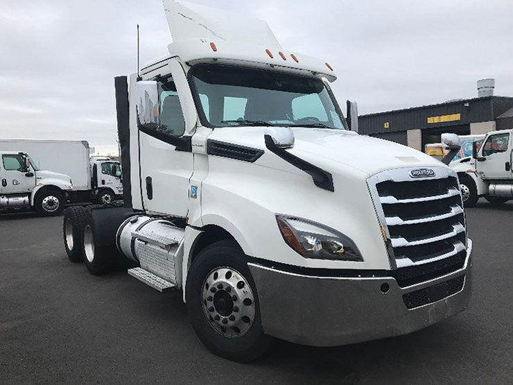 2021-freightliner-cascadia-126-image-1