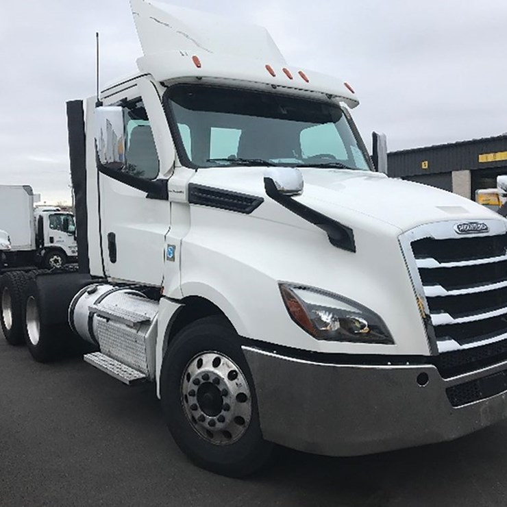 2021 FREIGHTLINER CASCADIA 126