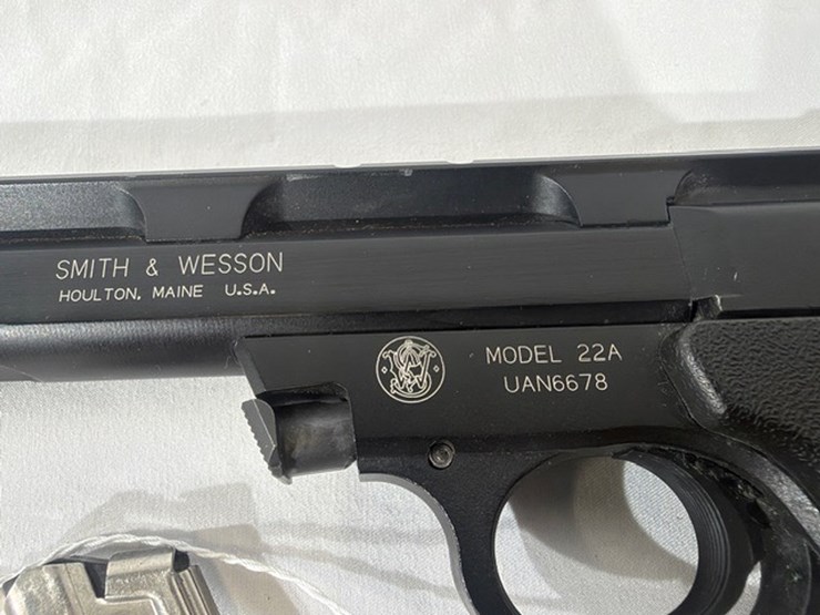 #16-•-smith-&-weson-22a-pistol-image-40