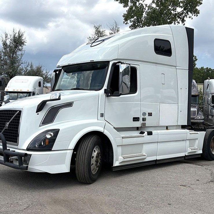 2017 VOLVO VNL 670