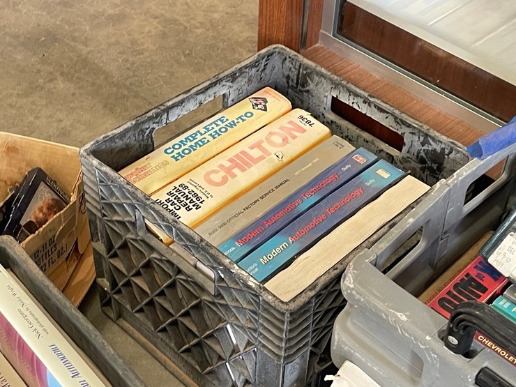 #1061-•-car,-textbooks,-shop-manuals-(on-site-in-las-cruces,-nm)-image-25