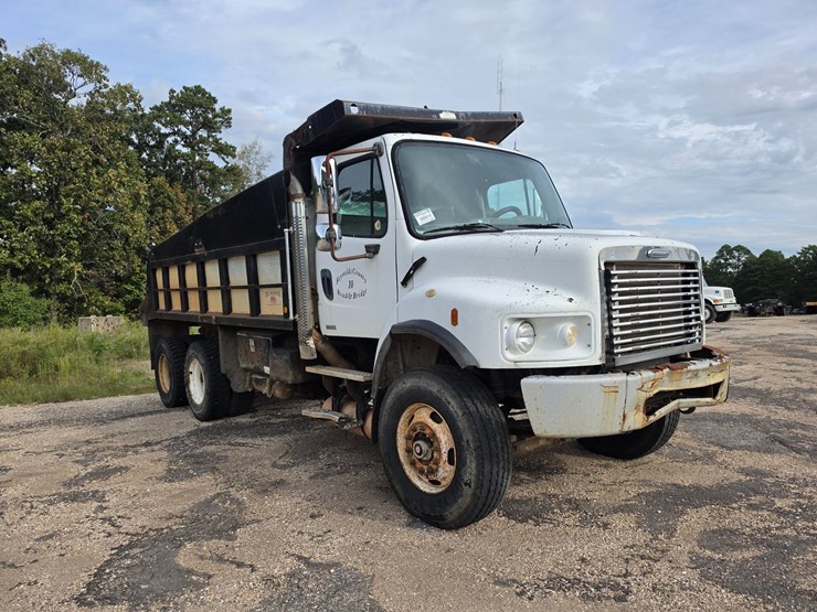 2007-freightliner-m2-106-image-14