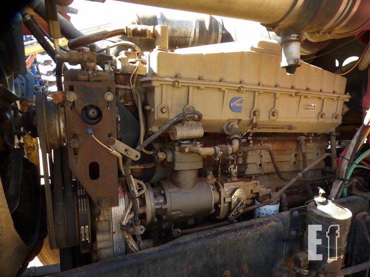 1984-freightliner-flc120-image-10