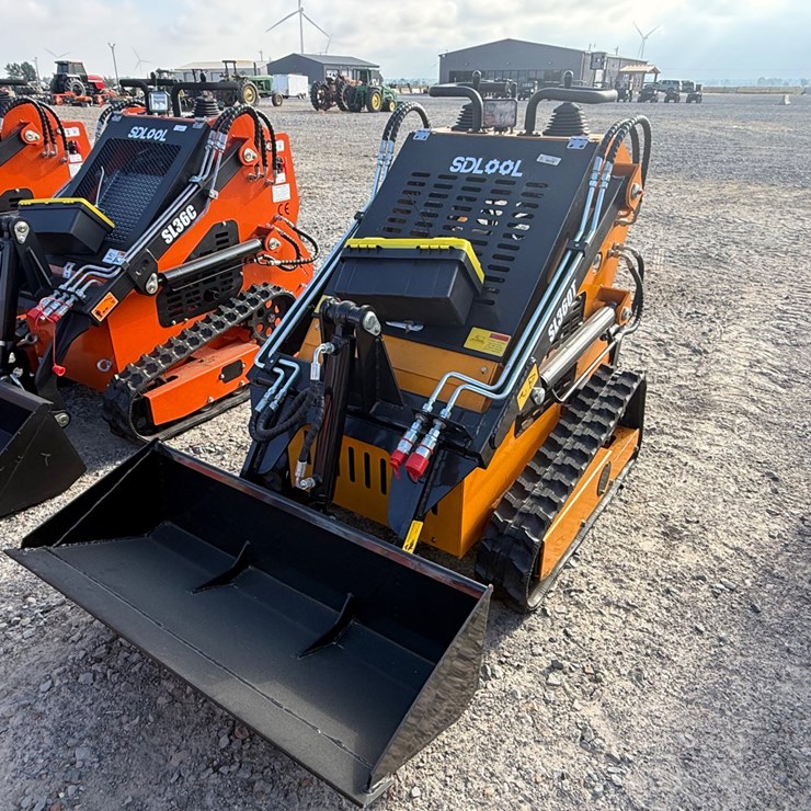 #81 • Sdlool SL360T Stand-On Skid Steer Loader 360TJ260850 INV#55116