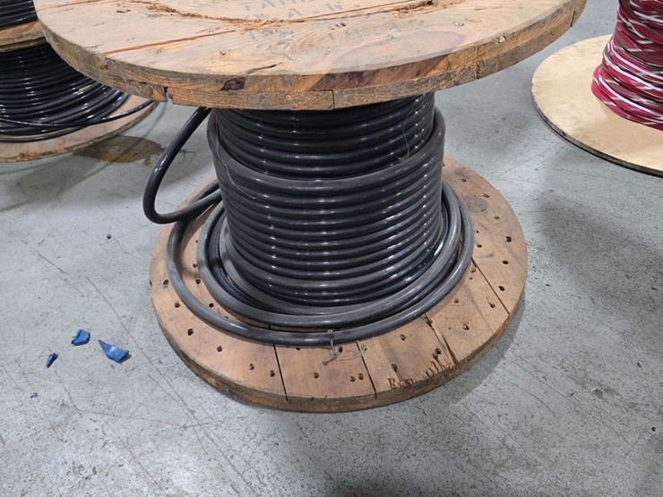 large-roll-of-essex-300-mcm-heavy-gauge-electrical-wire-rated-for-600-volts-image-1