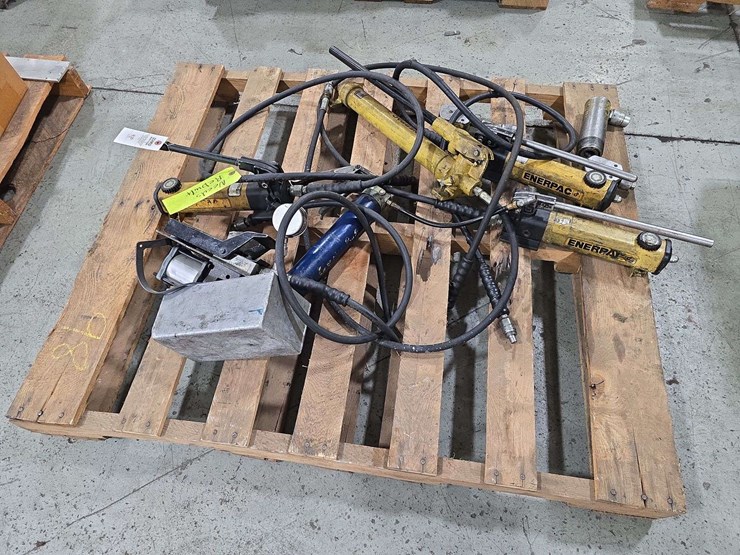 enerpac-porta-powers-and-grease-gun-image-3
