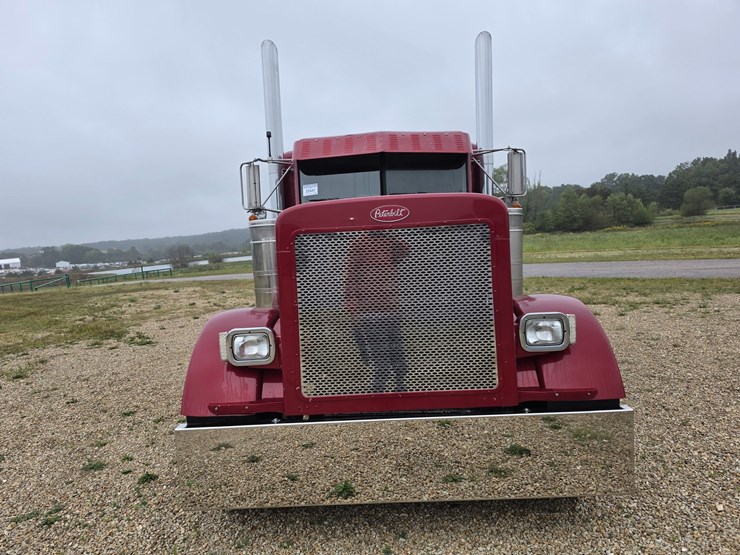 1996-peterbilt-379-image-26