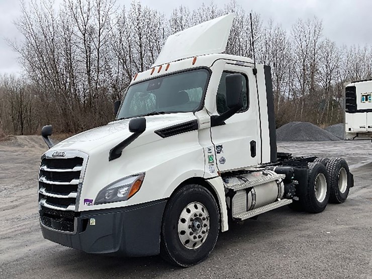 2021-freightliner-cascadia-126-image-1
