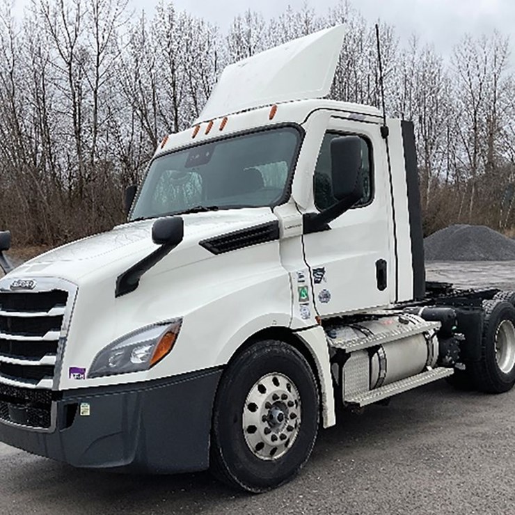 2021 FREIGHTLINER CASCADIA 126