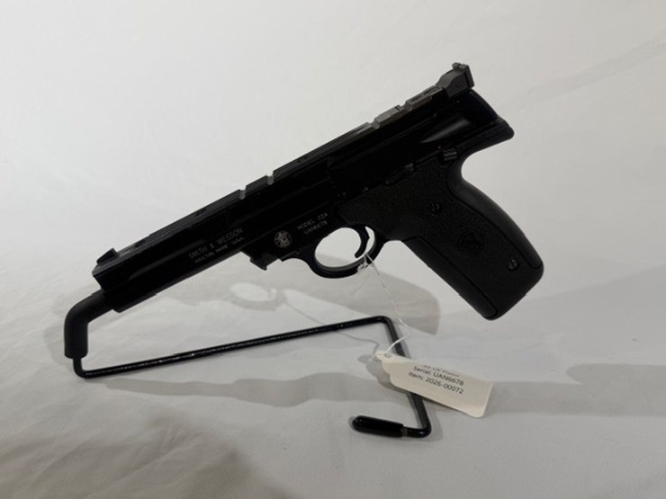 #16-•-smith-&-weson-22a-pistol-image-6