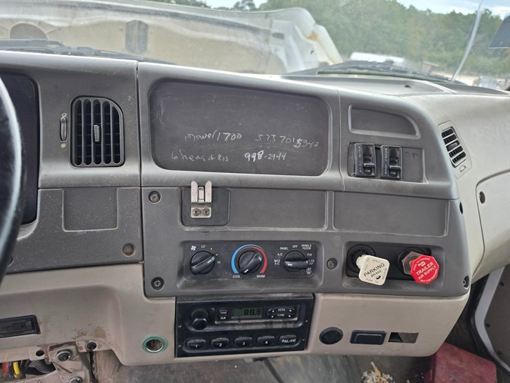 2004-sterling-l7500-image-80