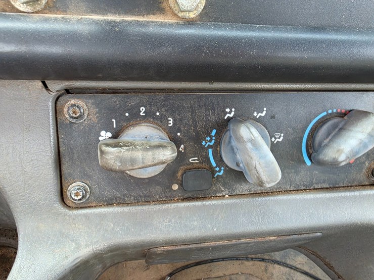 2007-freightliner-m2-106-image-84