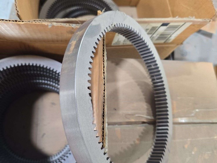 pallet-full-of-gear-bearings,-9-1/2''-wide-image-3