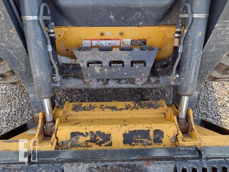 2019-deere-324g-image-19