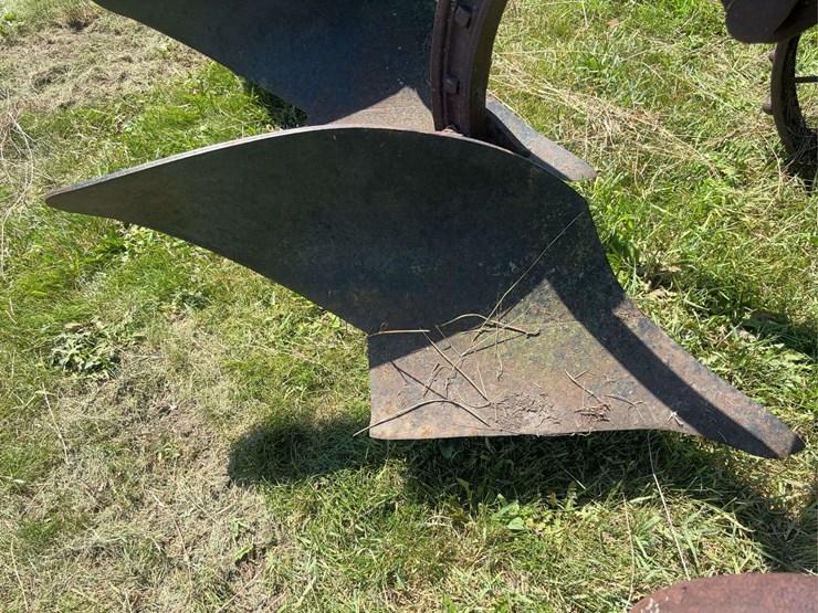 allis-chalmers-14”-two-bottom-pull-type-moldboard-plow-image-11