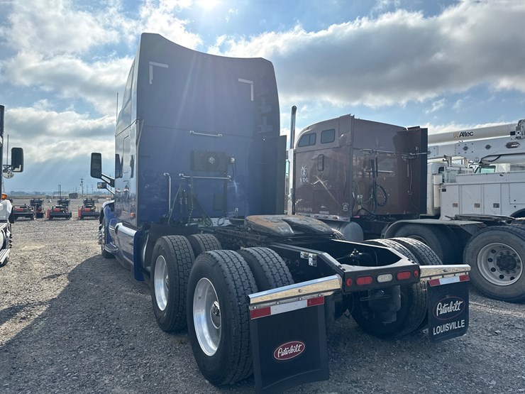 2019-peterbilt-579-image-4