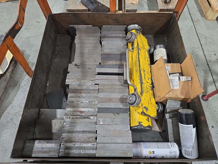 hd-roll-around-cart-with-hd-trolly-ram-and-accessories,-and-lot-of-hd-steel-plates-image-7