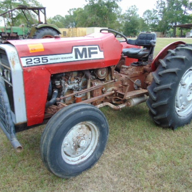 MASSEY-FERGUSON 235