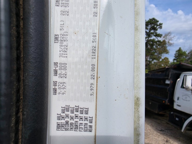 2007-freightliner-m2-106-image-76