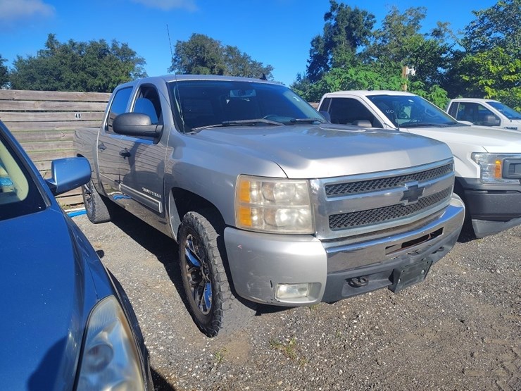 2011-chevrolet-silverado-1500-image-1