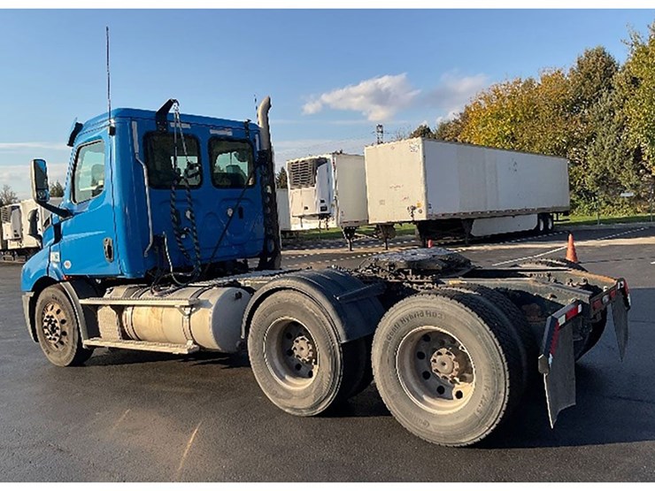 2019-freightliner-cascadia-116-image-2