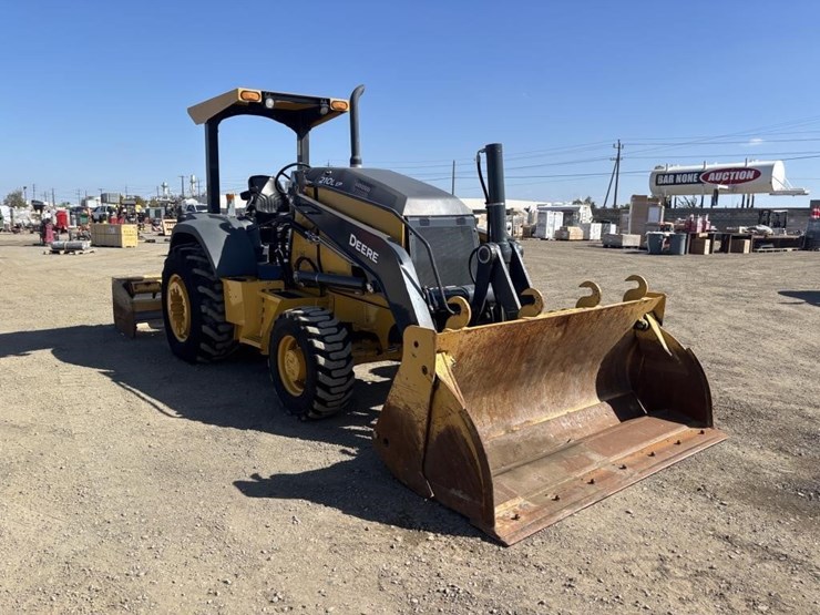 2021-deere-210l-image-2
