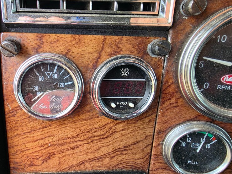 1996-peterbilt-379-image-69