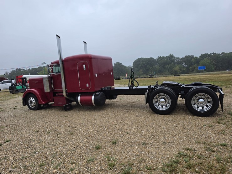 1996-peterbilt-379-image-9